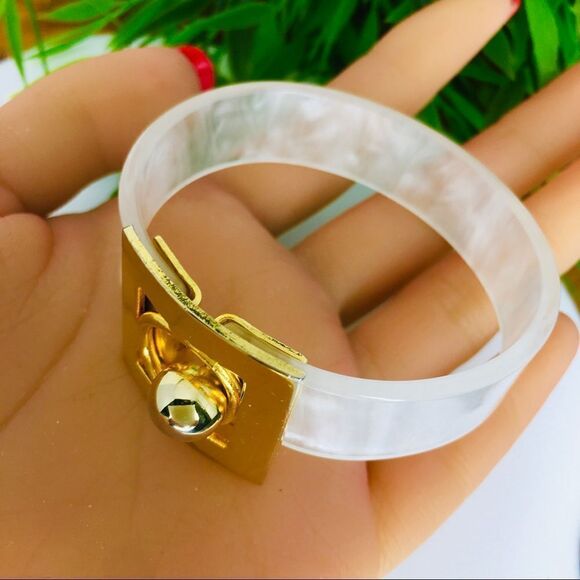 EXCEPTIONAL Gold Marabled Translucent Resin Belt Bracelet 4439 - Picture 2 of 6